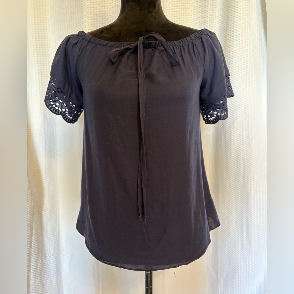 Michael Kors blue eyelet trim short sleeve blouse size small